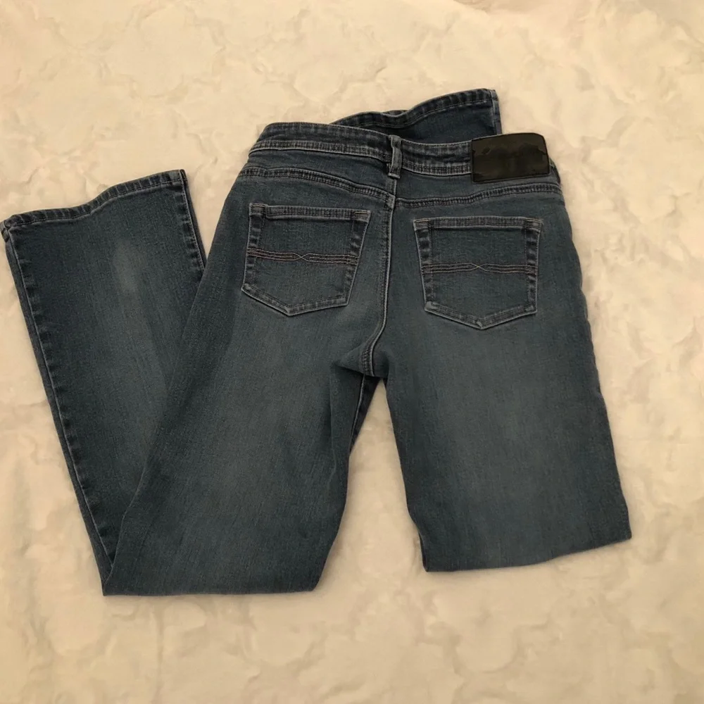 Express Jeans Stretch Fit & Flare (imperfect) 3/4s - Picture 4 of 9